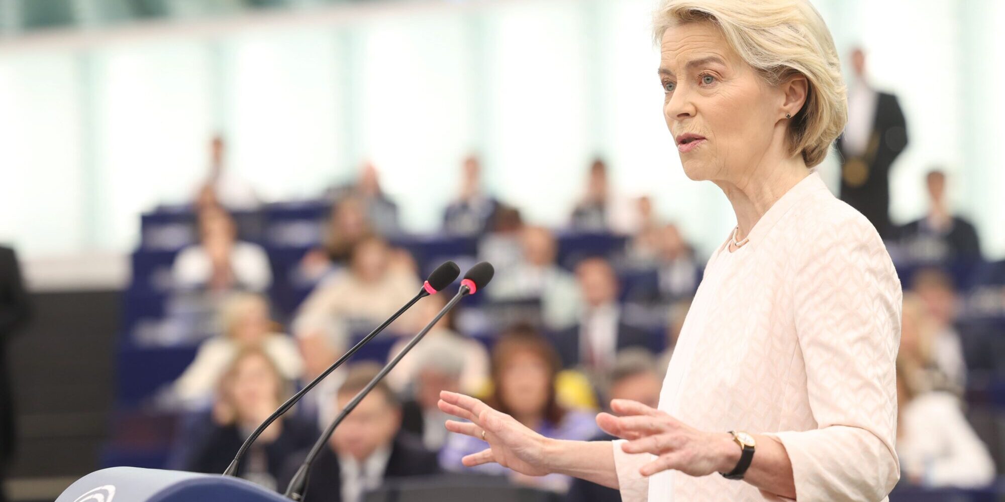 Ursula von der Leyen presenterer i EU-parlamentet